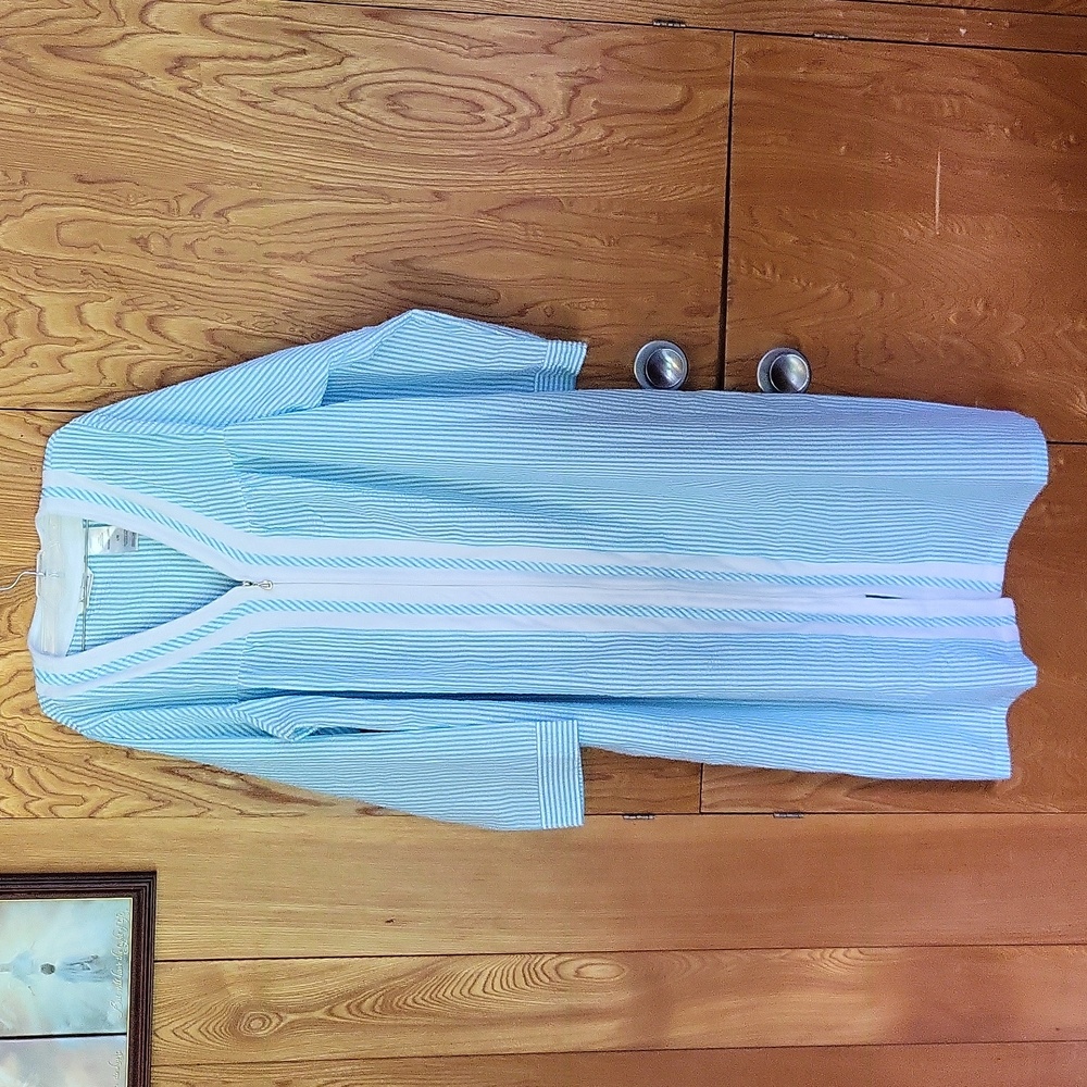 NWOT Kay Anna seersucker blue and white Striped Housecoat